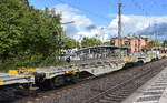 Drehgestell-Flachwagen f�r Container u. Wechselbeh�lter vom Einsteller VTG Schweiz GmbH mit der Nr. 35 TEN 80 D-VTGCH 4575 185-8 Sgnss in einem Ganzzug (unbeladen) am 18.09.26 Durchfahrt Bahnhof Uelzen.
