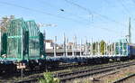 Drehgestell-Flachwageneinheit best�ckt mit sogenannten TimberPallets von der Fa. innofreight.
Drei, vier oder f�nf oder sechs Meter langes Rundholz kann bef�rdert werden. Hier der Wagen mit der Nr. 37 TEN 80 D-IF 4657 013-1 Sggmrrs in einem Ganzzug (leer) am 28.09.26 H�he Bahnhof Magdeburg Neustadt.