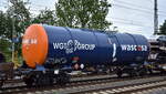 7-gattung-z-kesselwagen-fotos/888003/kesselwagen-vom-einsteller-wascosa-ag-mit Kesselwagen vom Einsteller WASCOSA AG mit Firmenlogo der polnischen Petrochemical Trading Company - WGT GROUP mit deutscher Registrierung mit der der Nr. 35 TEN 80 D-WASCO 7830 671-1 Zacns (GE) für das Ladegut Pentane, flüssig siehe UN-Nr.: 33/1265 in einem gemischten Güterzug am 09.07.25 Höhe Bahnhof Saarmund.
