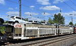 Ältere PKW-Transportwageneinheit der inzwischen neuen CAT France (Groupe CAT) mit der Nr. 23 RIV 87 F-STVA 4372 175-1 Laaefrs mit fabrikneuen Skoda Modellen beladen am 12.05.25 Höhe Bahnhof Saarmund.