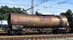 Franz�sischer Kesselwagen vom Einsteller ERMEWA SA mit der Nr. 33 RIV 87 F-ERSA 7929 586-8 Zacns, lt. UN-Nr.: 83/2789 f�r die Bef�llung mit Eisessig oder Essigs�ure, L�sung mit mehr als 80 Masse-% S�ure in einer Abstellgruppe am 09.06.26 H�he Bahnhof Ruhland.