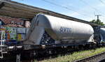 Drehgestell-Staubgutwagen vom Einsteller VTG mit franz�sischer REgistrierung mit der Nr. 93 87 F-VTG 932 6575-5 Uacns mit Firmenlogo cemex in einem Ganzzug am 25.07.26 Bahnhof Magdeburg-Neustadt.