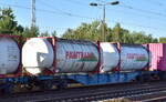 Drehgestell-Containertragwagen vom polnischen Einsteller Eurowagon sp. z.o.o. mit niederländischer Registrierung mit der Nr. 3? TEN 84 NL-EUWAG 4524 037-1 Sgnss (GE) in einem Containerzug am 19.08.25 Höhe Bahnhof Schönefeld. b. Berlin.