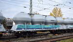 Polnischer Drehgestell-Staubgutwagen vom Einsteller QEMETICA Cargo Sp. z o.o. mit der Nr. 33 RIV 51 PL-TRSOD 930 7 376-4 Uacs in einem Ganzzug am 29.10.26 H�he Bahnhof Magdeburg Neustadt.