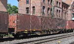Schwedischer Drehgestell-Containertragwagen vom Einsteller VTG Schweiz mit der Nr. 31 RIV 74 S-AAEC 4552 380-4 Sgnss in einem Ganzzug am 23.06.26 H�he Bahnhof hamburg-Harburg.