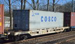 Slowakischer Drehgestell-Containertragwagen vom Einsteller Axbenet S.r.o. mit der Nr. 31 RIV 56 SK-AXBSK 4506 032-0 Sdgnss 9-559.0 am 06.02.18 Mühlenbeck bei Berlin.
