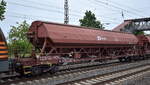 Tschechischer Drehgestell-Sch�ttgutwagen mit Schwenkdach der CD-Cargo f�r Getreidetransporte mit der Nr. 31 RIV 54 CZ-CDC 0825 042-3 Tadgns 434.1 in Getreidezug am 04.06.26 H�he Bahnhof Saarmund.