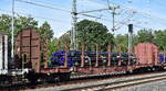 Drehgestell-Flachwagen mit Rungen u. Niederbindeeinrichtung der CD- Cargo mit der Nr. 31 RIV 54 CZ-CDC 3525 284-8 Roos 207.3 in einem G�terzug mit verschiedenen Stahlrohren am 18.06.26 H�he Leipzig-Thekla.