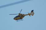 Eurocopter EC-135 (D-HLGB) der ADAC Luftrettung, auch Christoph 33 genannt am 17.05.13 über Berlin-Pankow.