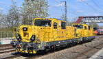 DB InfraGO AG, Frankfurt (M), Fahrzeugnutzer: Instandsetzung/Maschinenpool mit ihrer Hybridloks  1004 101  (NVR:  90 80 1004 501-5 D-DBMP ) +  1004 504  (NVR:  90 80 1004 504-9 D-DBMP ) am 16.04.26 Höhe Bahnhof Saarmund.