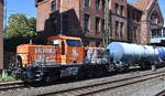 Hamburger Rail Service GmbH & Co. KG, Ahrensburg mit der geleasten Nexrail AssetCo S�rl Hybridlok Prima H3 (NVR:  90 80 1002 045-5 D-NXRL ) und einem Kesselwagenzug bei �bergabe-/Rangierfahrten am 14.08.26 H�he Bahnhof Hamburg-Harburg.