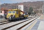 Ganz zuhinderst in kleinen Bahnhof von Porto Ceresio entdecke ich dieses 11 Tonnen schwere  Fahrzeug mit der mir wenig einleuchtenden Beschriftung  F D APV 0183 Z . 
21. März 2018