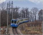 Der SSIF ABe 8/8 22  Ticino  als Regionalzug 245 von Domodossola nach Re kurz vor Trontano.