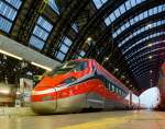   Der ETR 400.19 der Trenitalia steht am 30.12.2015 im Bahnhof Milano Centrale (Mailand Zentral), besser bekannt auch als Frecciarossa 1000 - AV 9611, zur Abfahrt nach Roma Termini bereit.