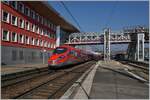 Der Trenitalia FS ETR 400 048 ist als FR 9291 von Paris Gare de Lyon nach Milano Centrale unterwegs und h�lt hier kurz in Chamb�ry-Challes-les-Eaux.