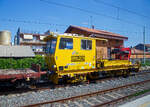 Bei Fiumefreddo di Sicilia (Sizilien) konnte ich am 20.07.2022 aus dem Zug heraus diesen Plasser & Theurer OBW-10 FS, den IT-RFI 151 124-1, ein Schwerer Oberbauwagen mit Ladefl�che und Spezialkran der