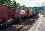 Sechsachsige Drehgestell-Gelenk-Containertragwagen-Einheit 33 83 4962 099-1 I-CEMAT, der Gattung Sggmrss, der Mercitalia Intermodal S.p.A., Mailand (ex Cemat S.p.A.), am 05 Juli 2025 im Zugverband bei der Durchfahrt in Kichen (Sieg), hier beladen mit zwei Wechselbrücken der Magetra International SA (Eupen). 

TECHNISCHE DATEN:
Spurweite: 1.435 mm (Normalspur)
Anzahl der Achsen: 6 in drei Drehgestellen
Länge über Puffer: 33.940 mm
Drehzapfenabstand: 2 x 14.200 mm
Achsabstand im Drehgestell: 1.800mm
Laufraddurchmesser: 920 mm (neu)
Ladelänge: 2 x 16.100 mm (104 ft)
Höhe der Ladeebene über SOK: 1.155 mm
Höchstgeschwindigkeit: 100 km/h Lastgrenze S / 120 km/h bei Lastgrenze SS und leer)
Max. Zuladung bei Lastgrenze S: 104,0 t (ab Streckenklasse D)
Max. Zuladung bei Lastgrenze SS: 57,0 t (ab Streckenklasse A)
Eigengewicht: 31.000 kg
Kleinster bef. Gleisbogenradius: R 75 m
Handbremse: Ja
Intern. Verwendungsfähigkeit: RIV