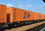 Wieder ein langer Containerzug nach Polen mit den orangen ZIH Containern am 14.09.16 Bf.