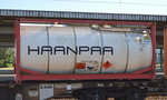 Haanpaa Group aus Finnland mit einem Kesselcontainer (UN-Nr. 83/1779 = Ameisensäure, mit mehr als 85 Masse-% Säure) am 15.09.16 Bf. Flughafen Berlin-Schönefeld.