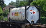 kessel-u-spezialcontainer/587264/stolt-nielsen-limited-snl-mit-sitz-in Stolt-Nielsen Limited (SNL) mit Sitz in Bermuda zählt zu den weltweit größten Unternehmen im Transport, Umschlag und Lagern von Chemikalien-, Erdölprodukten und Gasen. Stolt Tank Containers (STC) betreibt den weltweit größten Bestand an Edelstahl-Tankcontainern. Hier ein 20’ Standard Tank Conatiner (UN-Nr.: 83/2357 = Cyclohexylamin) am 19.07.17 Berlin-Hirschgarten.