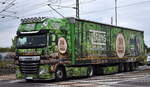 Optisches Highlight, ein polnischer Sattelzug der Iltrans Transport Sp. Z O.O. mit DAF Zugmaschine am 01.10.25 Höhe Bahnübergang Rodleben.
