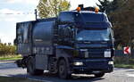 Älterer DAF CF LKW mit Sonderaufbauten, eine Art Entsorgungstank (Altöl oder sowas??? am 13.10.25 Höhe Bahnübergang Rodleben.
