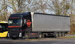 Gröner Transport GmbH mit einem Sattelzug und FORD F-MAX 500 Zugmaschine am 12.11.25 Berlin Marzahn.