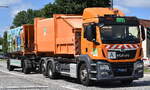 APM Abfallwirtschaft Potsdam-Mittelmark GmbH mit einem MAN TGS 26.430 Abrollkipper am 10.07.26 Brandenburg (Stadt).