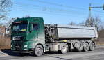 Jörg Voßberg Bauservice & Transport Voßberg mit einem MAN TGX 18.510 Sattelkipper am 03.03.25 Berlin Marzahn.