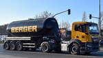 Tank- und Silofahrzeuge und Auflieger/904280/berger-holding-se-mit-einem-sattelzug BERGER HOLDING SE mit einem Sattelzug mit MAN TGS 18.480 Zugmaschine u. Eutersilo-Auflieger am 17.12.25 Berlin Marzahn.