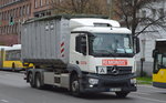 Absetzkipper und Containerabsetzfahrzeuge/493424/mb-arocs-abrollkipper-der-faremondis-am MB AROCS Abrollkipper der Fa.REMONDIS am 20.04.16 Berlin-Weißensee.