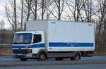 MB ATEGO 815, Fahrzeug mit Kastenaufbau und Ladebordwand für Logistikaufgaben der Berliner Polizei (Service) am 01.03.17 Berlin-Marzahn.