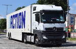 Handelskonzern ACTION mit einem polnischen Sattelzug mit MB ACTROS 1851 Zugmaschine am 10.07.26 Brandenburg (Stadt).