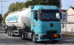 Kleinw�chter GmbH & Co. Spedition-Silotransporte KG mit einem Silotank-Sattelzug mit nagelneuer MB 1848 ACTROS L Zugmaschine, lt. UN-Nr.: 40/1361 f�r den Transport von Kohle oder Ru�, tierischen oder pflanzlichen Ursprungs am 14.10.26 Brandenburg (Stadt).
