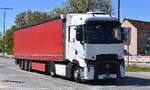 Polnischer Sattelzug mit RENAULT T-TRUCKS Zugmaschine am 29.04.26 Höhe Brandenburg Hbf.