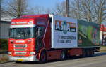 Sehr schöner SCANIA Sattelzug-Truck aus den Niederlanden, Fa.FELLINGER mit ASIA EXPRESS FOOD Auflieger am 08.02.18 Berlin-Marzahn.