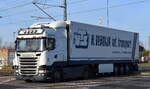 VTS Transport & Logistics H. Verdijk Int Transport Sp z oo. mit einem Sattelzug mit SCANIA R 410 Zugmaschine am 18.12.25 Bahnübergang Bahnhof Rodleben.