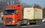 VOLVO FH12 480 Container-Sattelzug (Globetrotter XL) am 27.02.15 aaaaaauf dem Weg zum Berliner Westhafen.