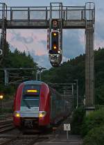 Auf ein baldiges Wiedersehen Christine und Stefan !!!    Der 3-teilige-Doppelstocktriebzug CFL 2211 (Alstom Coradia Duplex), auch  Computermaus genannt, f�hrt am 15.06.2013 (22:04 Uhr) vom Bahnhof