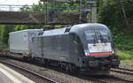 ERS Railways B.V mit dem MRCE-Taurus ES 64 U2-037 / 182 537-1 und KLV-Zug am 20.06.17 Bf.