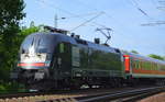 DB Fernverkehr AG mit dem MRCE Taurus  182 513-2  [NVR-Number: 91 80 6182 513-2 D-DISPO] und der IRE Wagengarnitur nach Hamburg zur Bereitstellung am 17.05.18 Berlin-Wuhlheide.