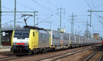 Die für RRF (Rotterdam Rail Feeding B.V.)tätige ERSR ES 64 F4-202 mit KLV-Zug am 03.04.16 Bhf. Flughafen Berlin-Schönefeld.