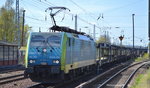 PKP Cargo mit der MRCE Dispo EU45-205/189-205 und einem leeren PKW-Transportzug am 22.04.16 Berlin-Hirschgarten.