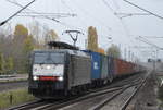 DB Cargo mit der MRCE Dispo E 189-459 und Containerzug am 31.10.16 Berlin-Hohenschönhausen.
