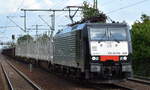 Raildox GmbH & Co. KG mit der MRCE Dispo ES 64 F4-806/189 806-3 und einem langen leeren Zug Drehgestell-Flachwagen mit Rungen  und offener Güterwagen am 31.07.17 Dresden-Strehlen.