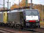 Am Ende eines Lokzuges gesichtet, MRCE DispolokE 189-999-6 / ES 64 F4-099 (Siemens, Bj.2003) wohl aktuell an Nordcargo vermietet, Durchfahrt im Bhf.