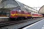 Am 30 M�rz 2013 schleppt EETC 1254 der EN447 in Amsterdam Centraal ein.