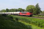 Am 18 Mai 2019 passiert ein Gaskesselwagenzug mit 1604 Dordrecht-Bezuydendijk.