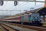 Mit der Alpen-Express 13466 treft Lineas 186 293 am 1 M�rz 2020 in 's-Hertogenbosch ein.