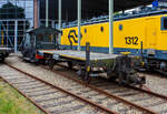Hinter der ex NS Sik 311 der zweiachsige Kupplungswagen (Koppelwagen) ex 40 84 9441 532-1 NL-RFF (Rotterdam Rail Feeding), ex 30 84 9820 501-9 NL-NS, ex NS 61844, der Gattung U741, am 24 Juni 2025 im